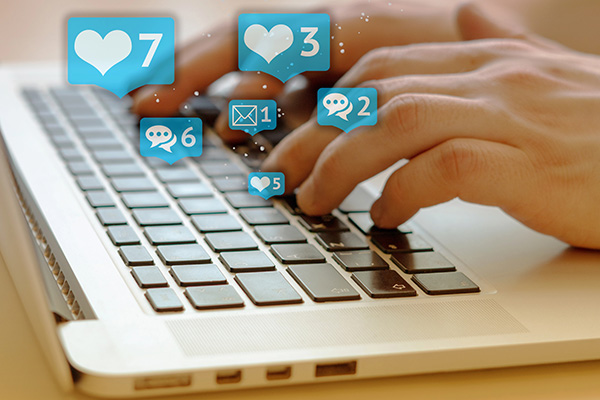 Social Media, laptop with icons